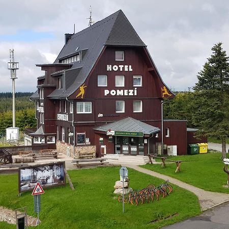 Hotel A Restaurace Pomezi Cinovec Bagian luar foto