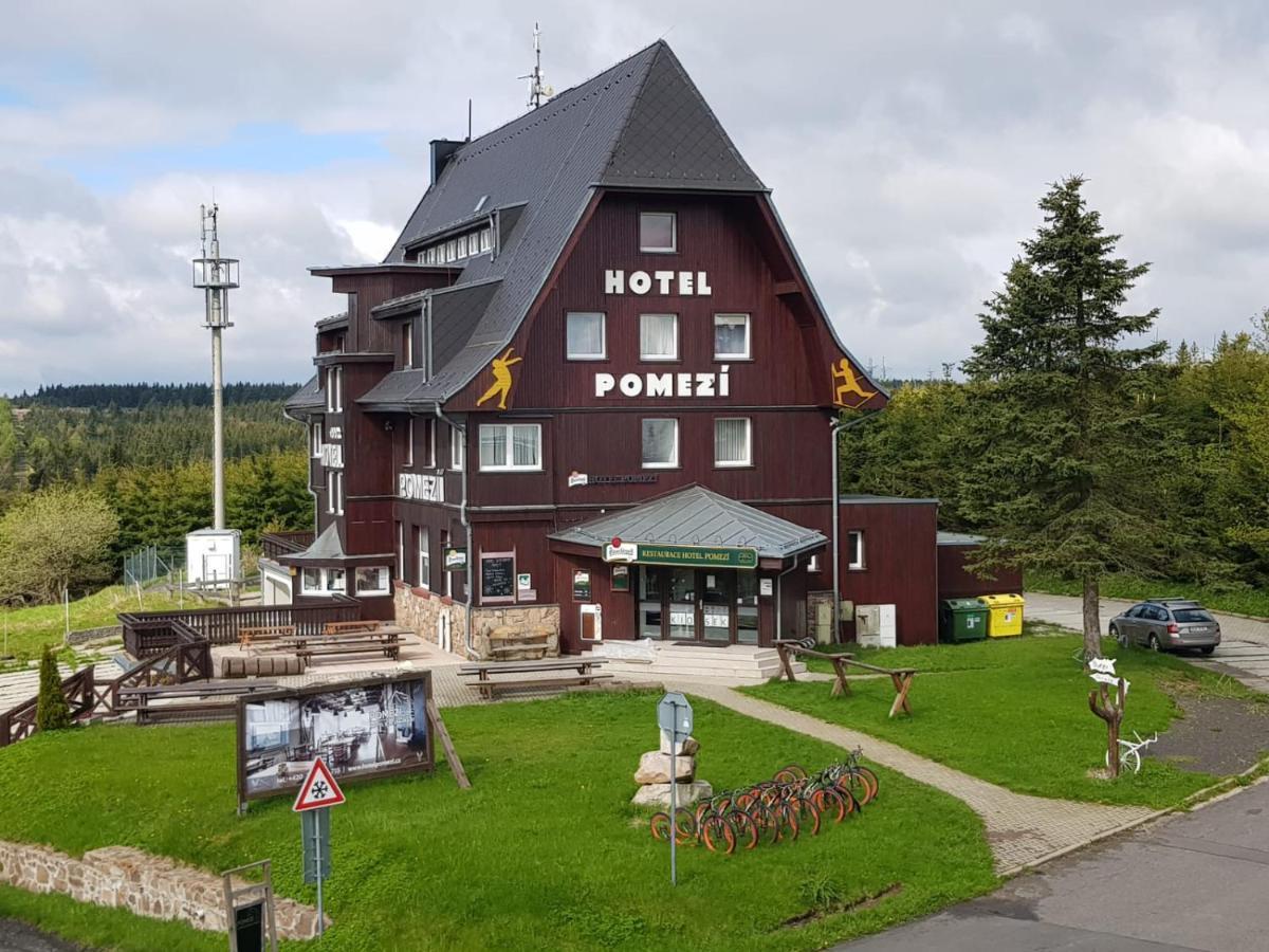 Hotel A Restaurace Pomezi Cinovec Bagian luar foto
