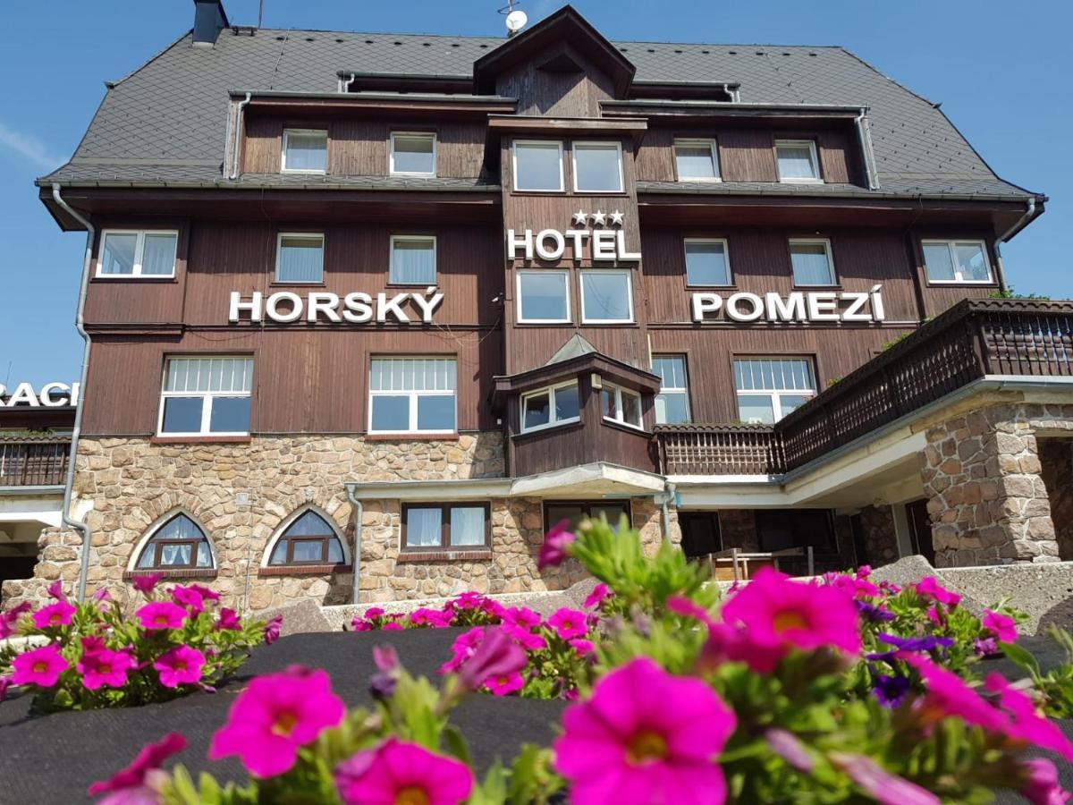 Hotel A Restaurace Pomezi Cinovec Bagian luar foto