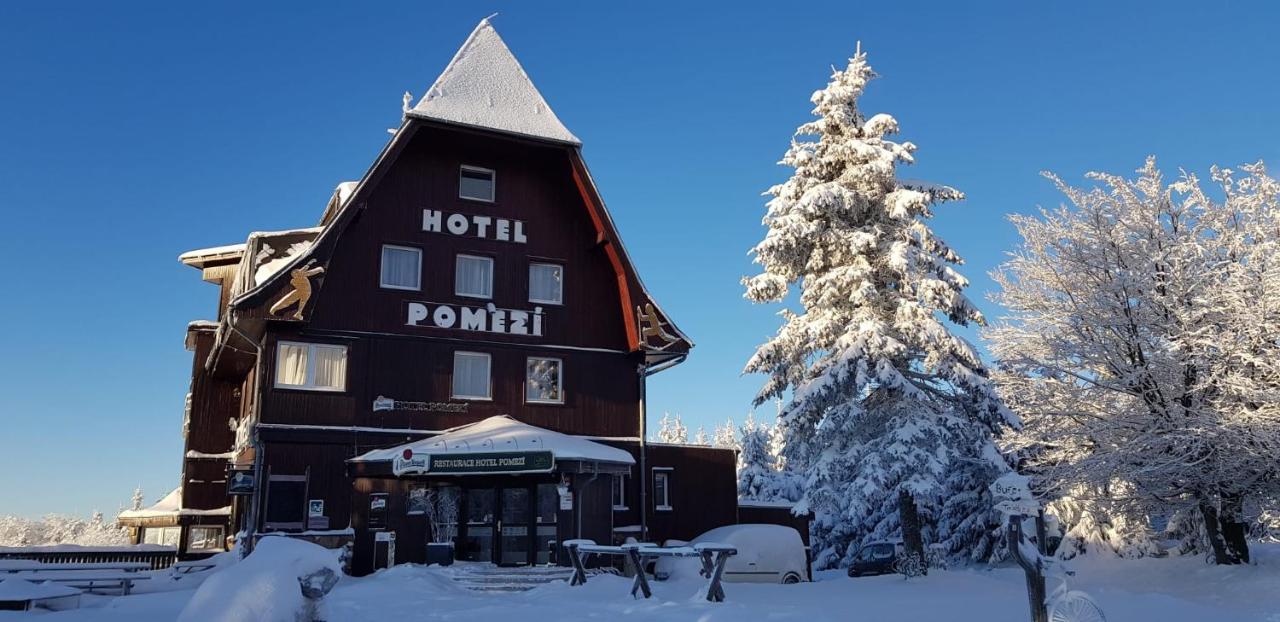 Hotel A Restaurace Pomezi Cinovec Bagian luar foto