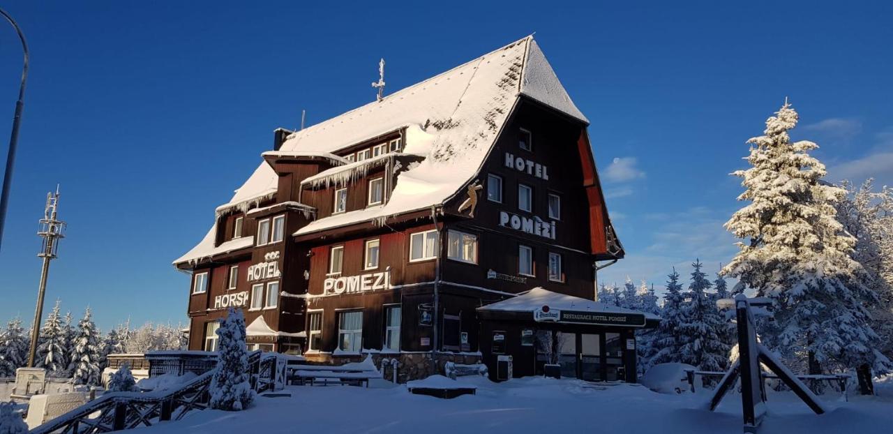 Hotel A Restaurace Pomezi Cinovec Bagian luar foto
