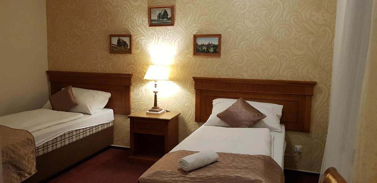Hotel A Restaurace Pomezi Cinovec Bagian luar foto