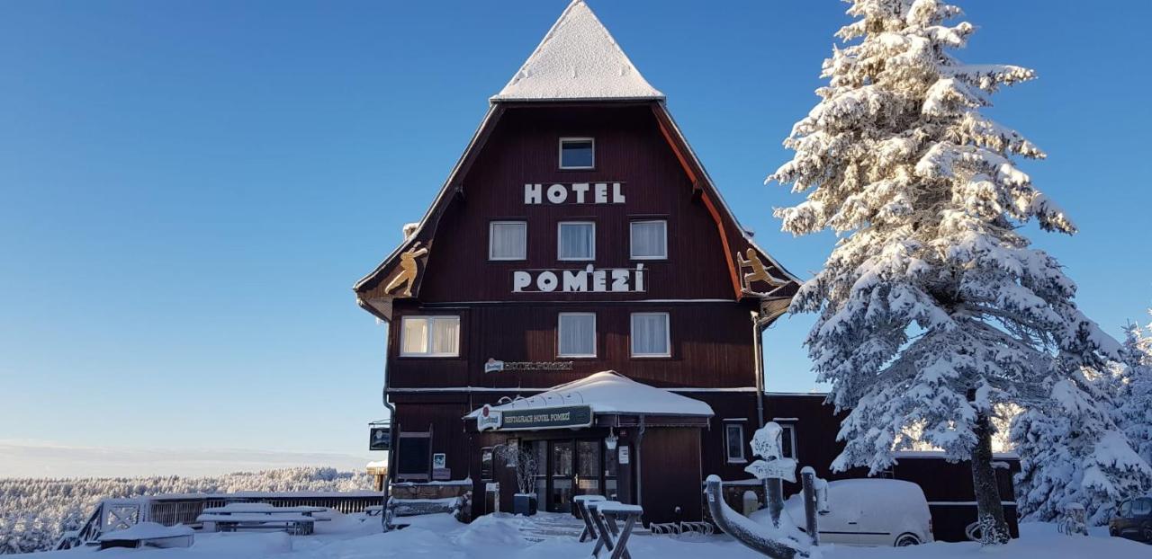 Hotel A Restaurace Pomezi Cinovec Bagian luar foto