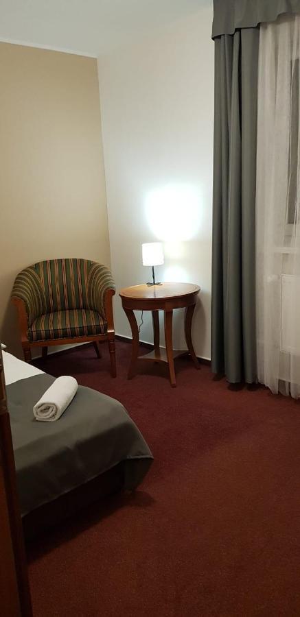 Hotel A Restaurace Pomezi Cinovec Bagian luar foto
