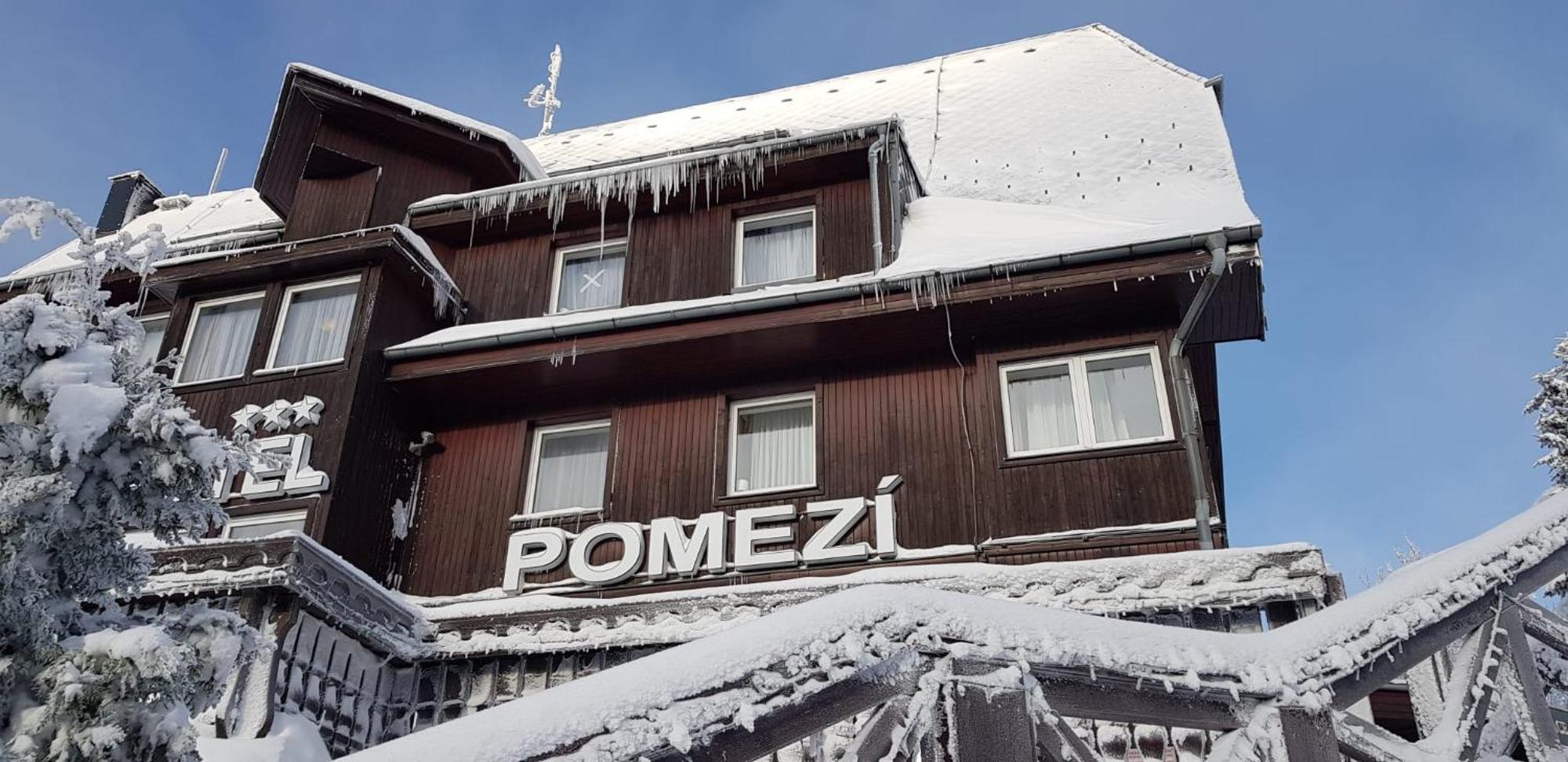 Hotel A Restaurace Pomezi Cinovec Bagian luar foto